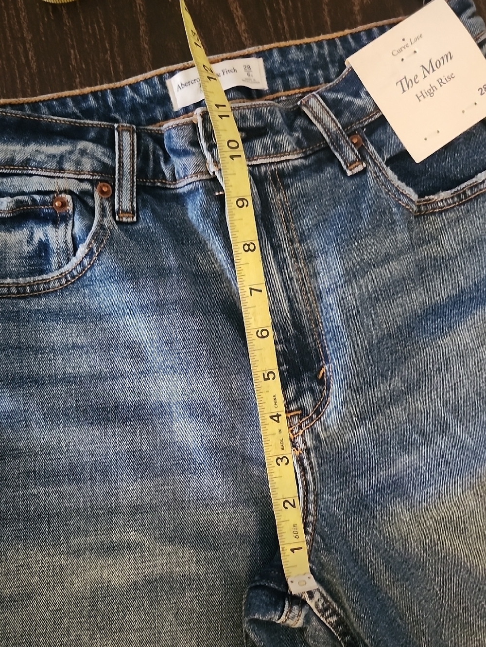 NWT Abercrombie & Fitch The Mom High Rise Cropped Jeans Size 6 / 28 - Picture 4 of 8